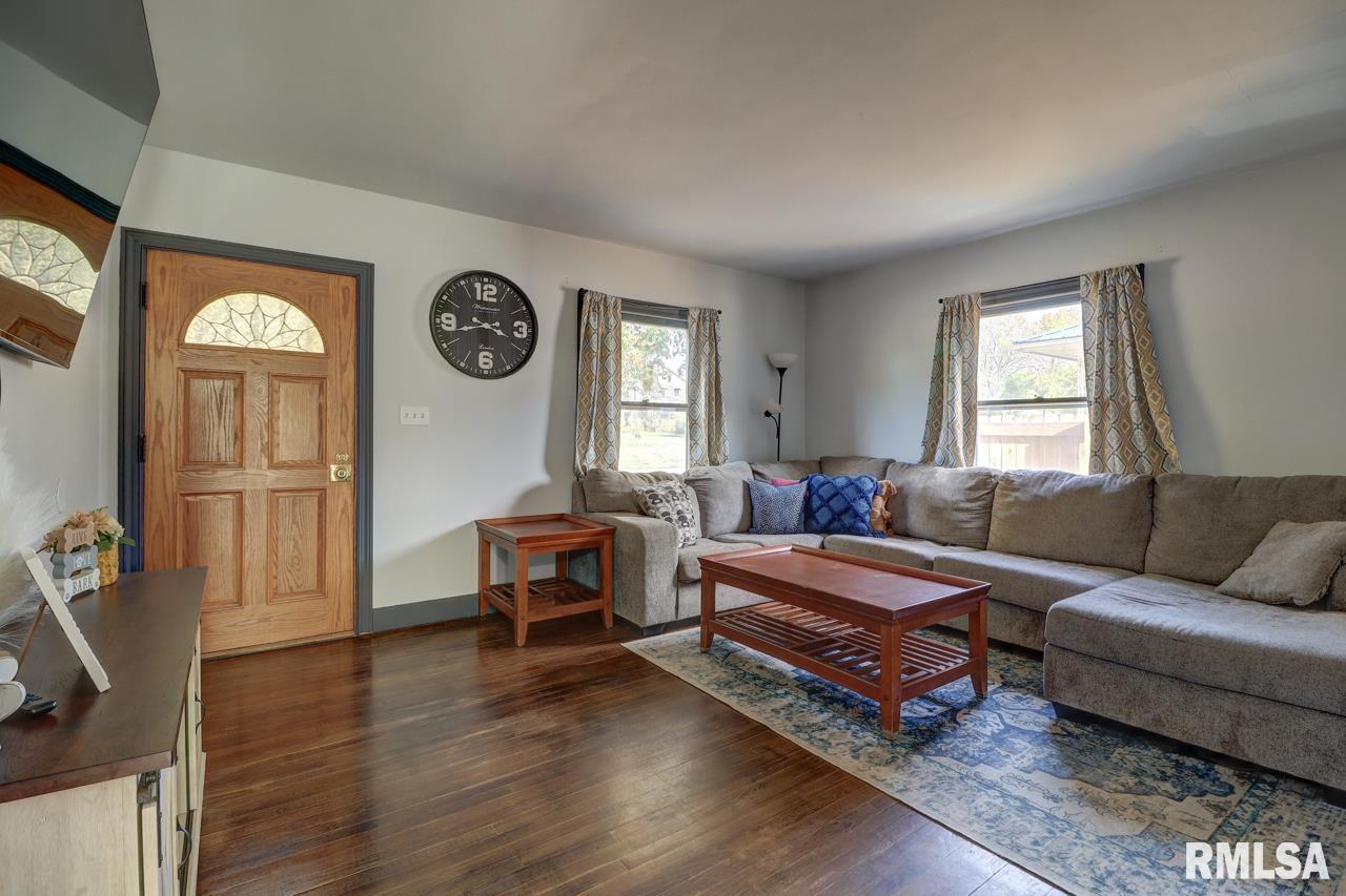 2813 North 3rd Street Clinton, IA 52732 - Photo 2 of 21