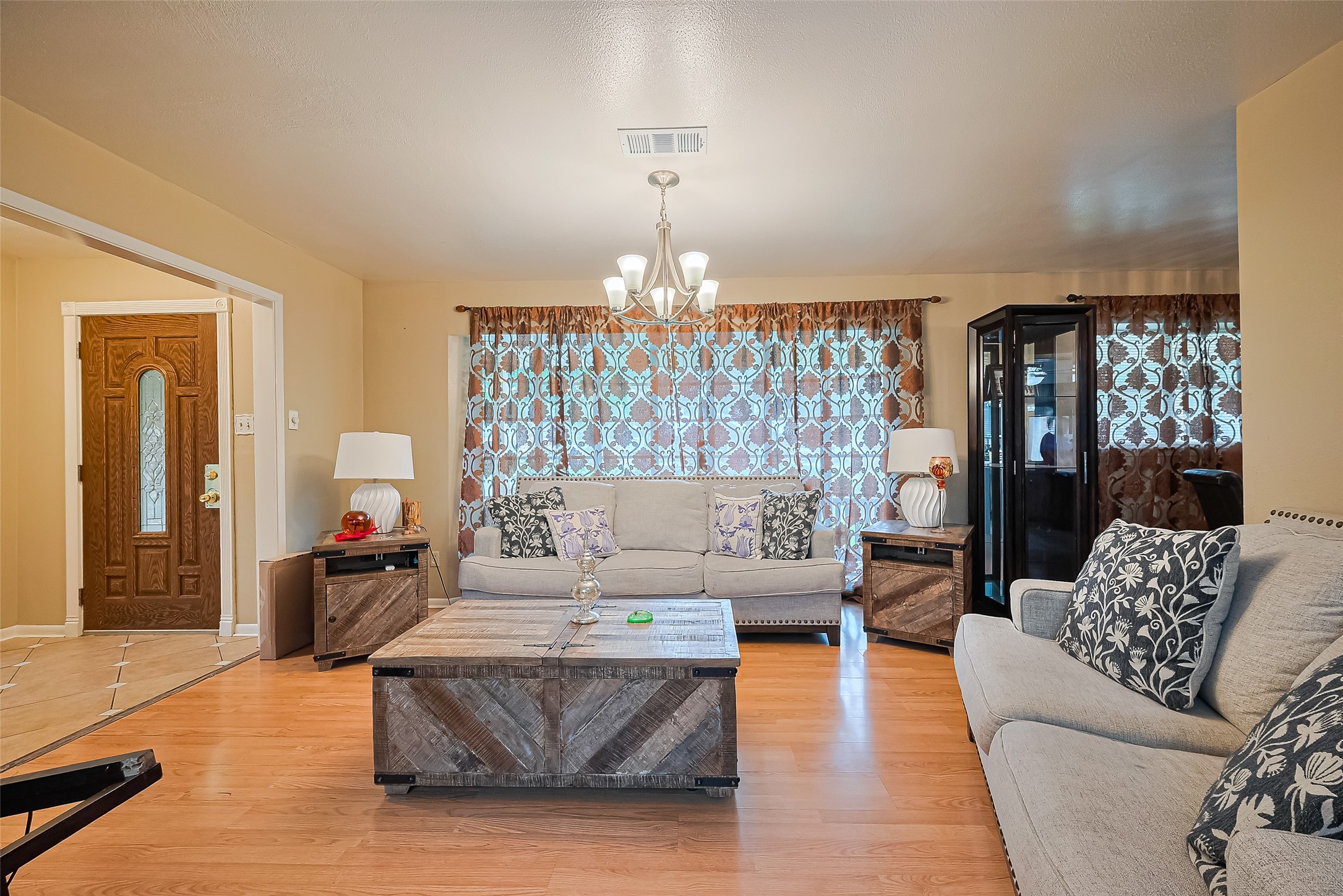 8107 Dillon Street Houston, TX 77061 - Photo 2 of 26