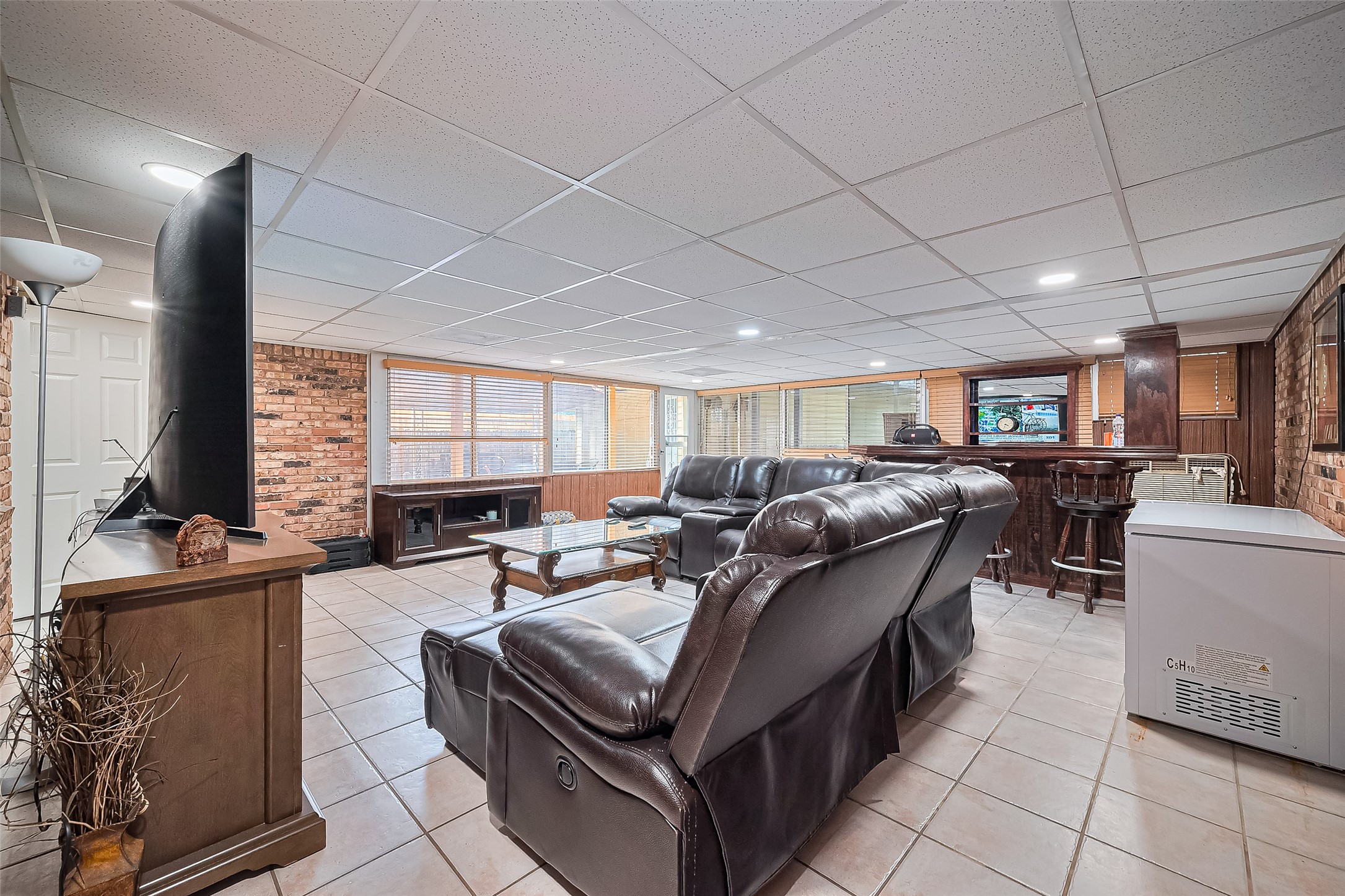 8107 Dillon Street Houston, TX 77061 - Photo 7 of 26