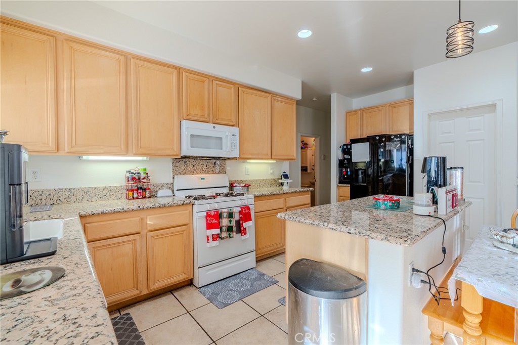 511 Madrid Street Hemet, CA 92545 - Photo 11 of 48