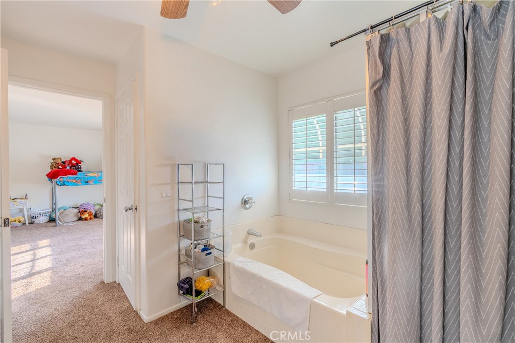 511 Madrid Street Hemet, CA 92545 - Photo 24 of 48 primary en-suite bath
