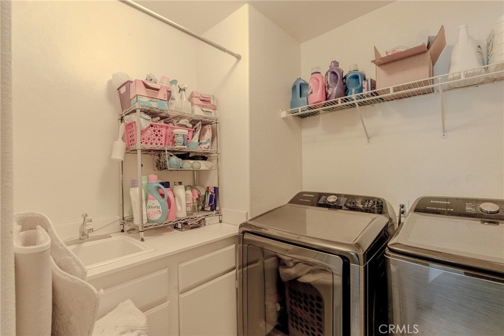 511 Madrid Street Hemet, CA 92545 - Photo 34 of 48 laundry room upstairs
