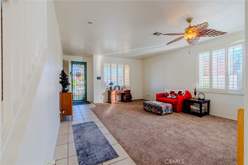511 Madrid Street Hemet, CA 92545 - Photo 4 of 48 Living room