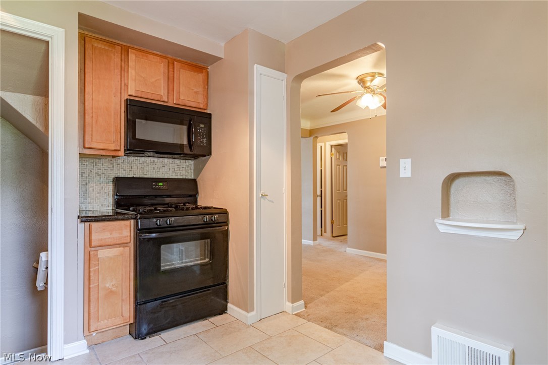 1211 South Green Road Cleveland, OH 44121 - Photo 12 of 31 Gallery Image 12