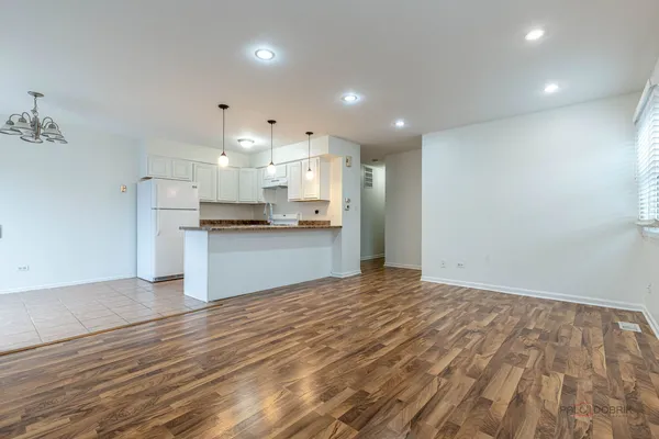 $2,250 | 526 Inverrary Lane, Deerfield, IL 60015