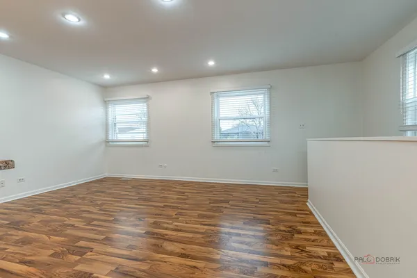 $2,250 | 526 Inverrary Lane, Deerfield, IL 60015