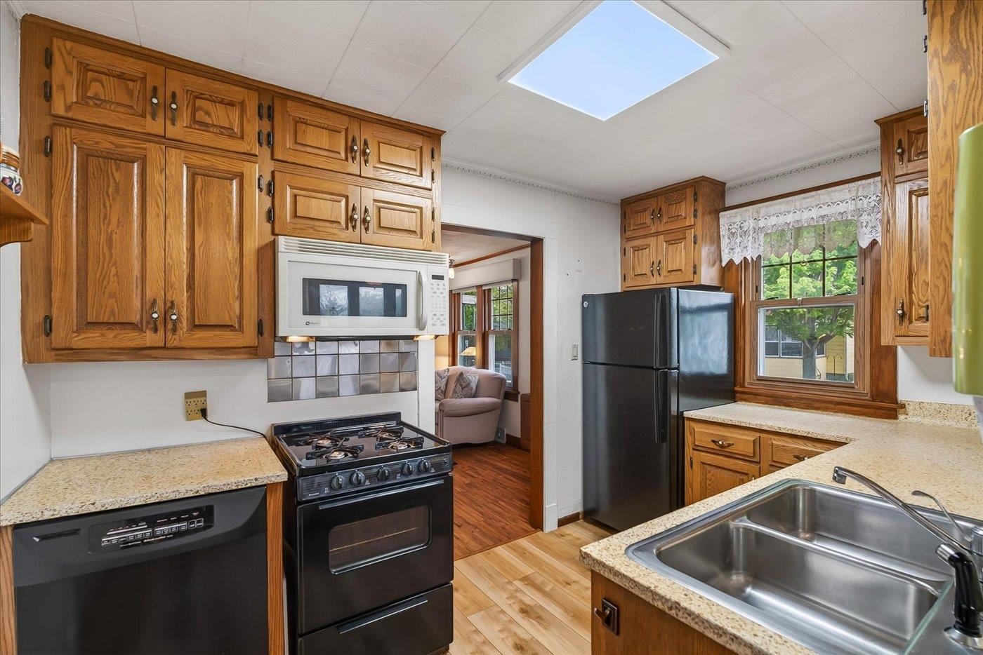 1104 Lawrence Street Madison, WI 53715 - Photo 17 of 41