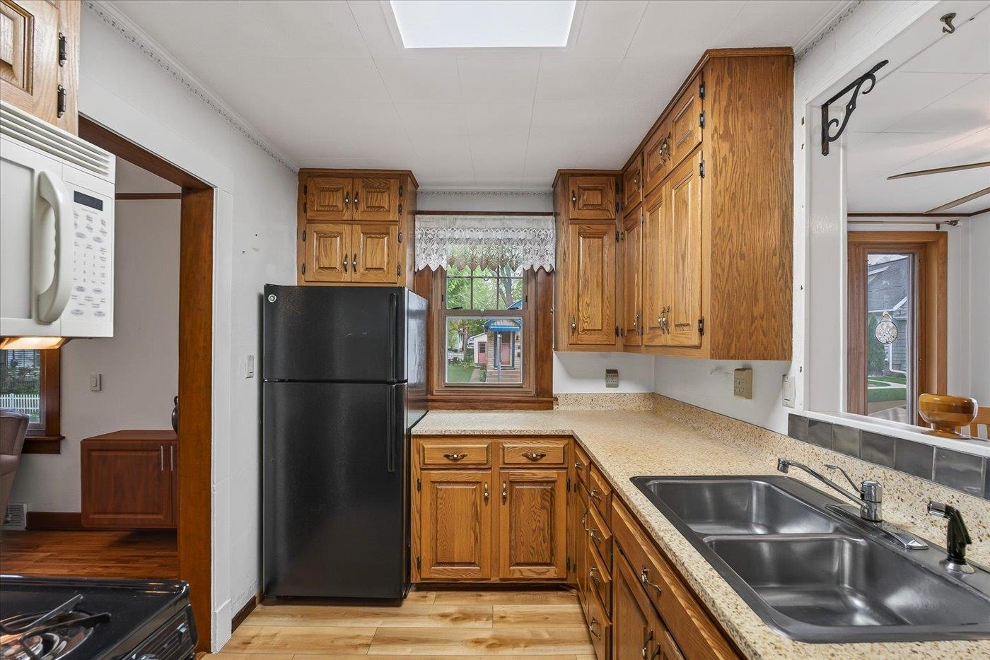 1104 Lawrence Street Madison, WI 53715 - Photo 18 of 41