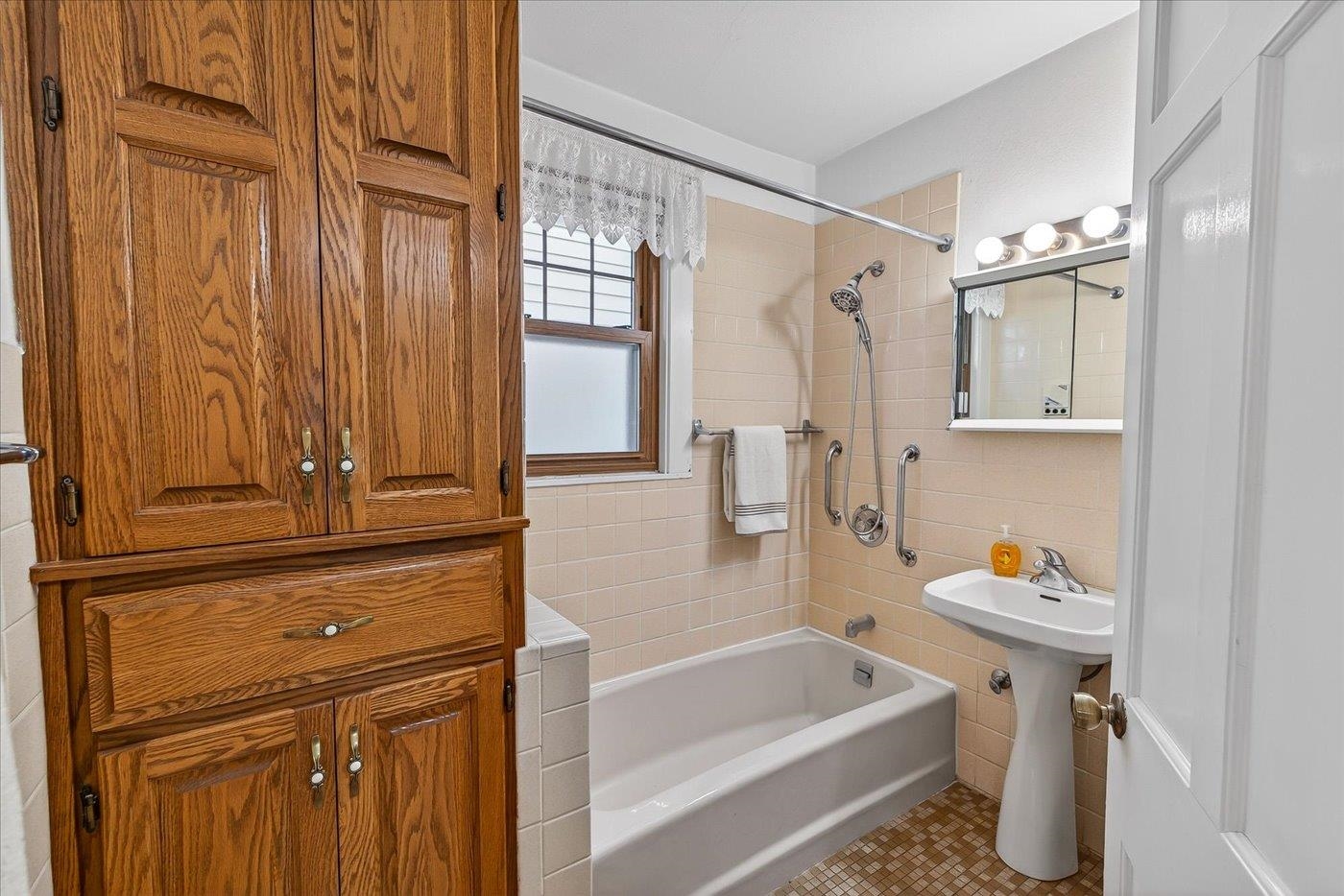 1104 Lawrence Street Madison, WI 53715 - Photo 22 of 41