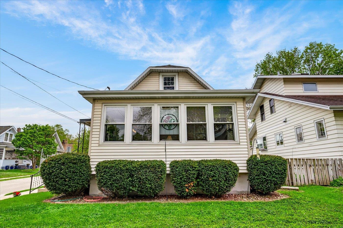 1104 Lawrence Street Madison, WI 53715 - Photo 3 of 41