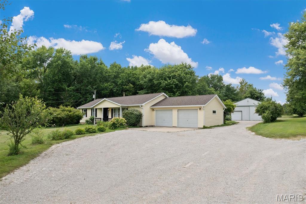 8752 Old Lebanon Troy Road Troy, IL 62294 - Photo 5 of 49