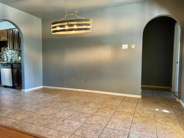 $1,595 | 5722 2nd Place, Lubbock, TX 79416