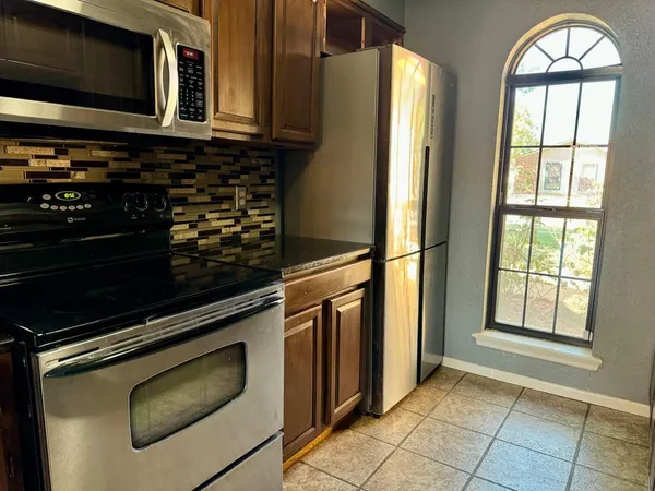 $1,595 | 5722 2nd Place, Lubbock, TX 79416