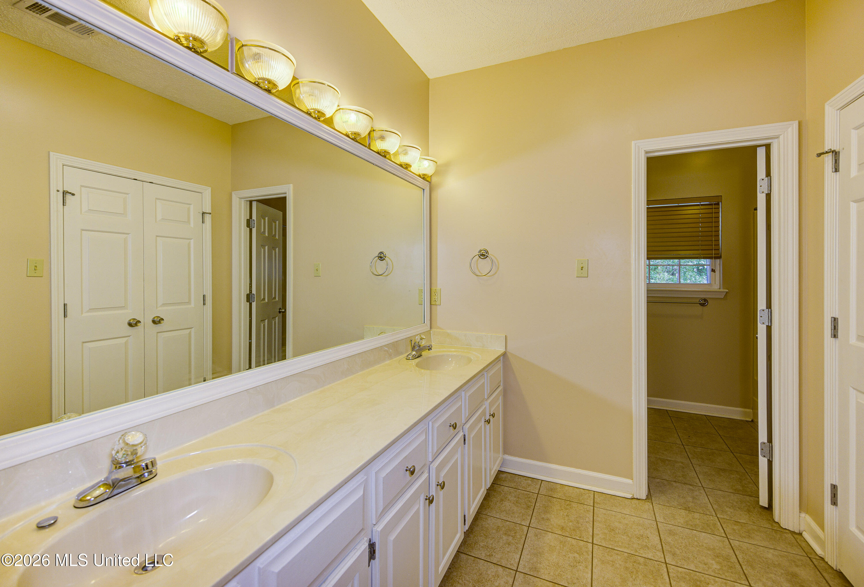 6003 Queens Point Vicksburg, MS 39180 - Photo 25 of 47 Primary Bathroom 2