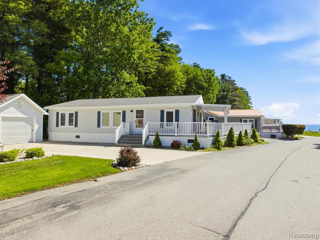 2545 Lakeshore Road Applegate, MI 48401 - Photo 32 of 41