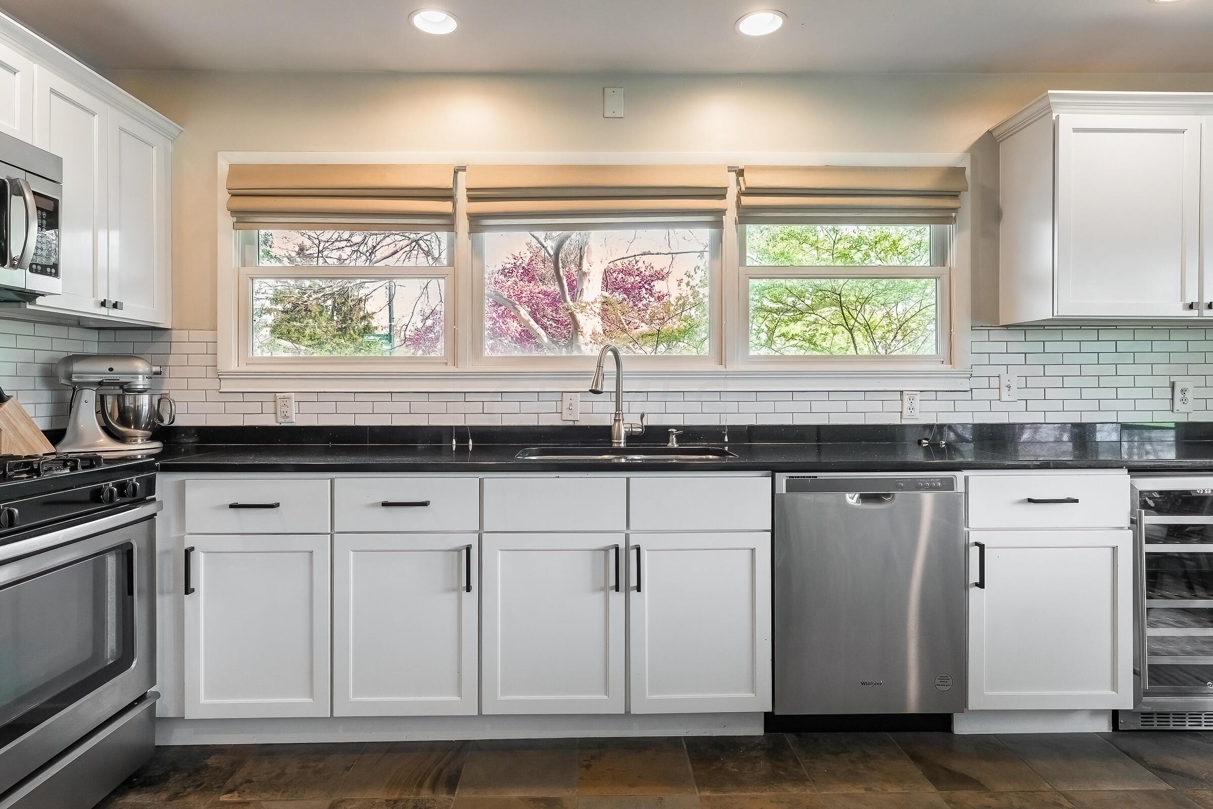 3177 Leeds Road Columbus, OH 43221 - Photo 4 of 32 Kitchen