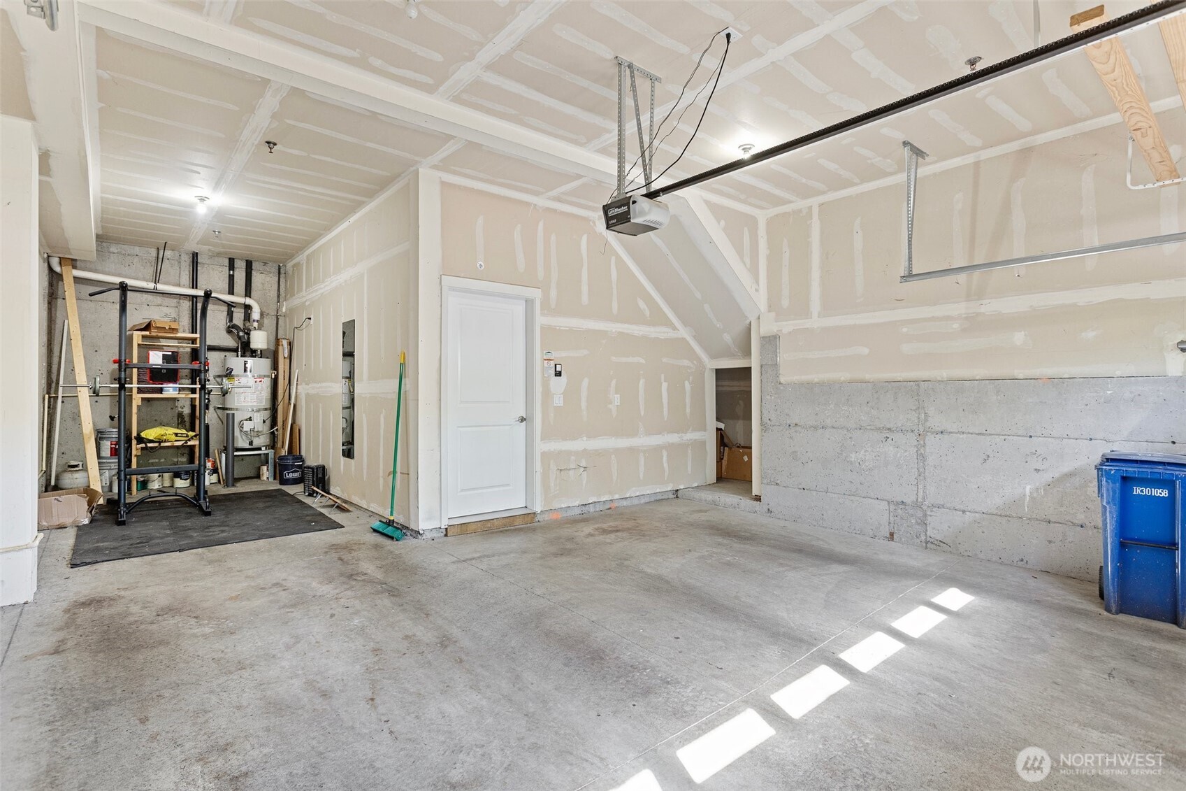 83 Sky Ridge Road Northwest Issaquah, WA 98027 - Photo 28 of 28 a view of a room with gym equipment