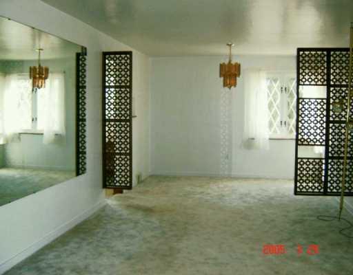 8899 Rochester Road Pittsburgh, PA 15237 - Photo 4 of 8 Living Room.