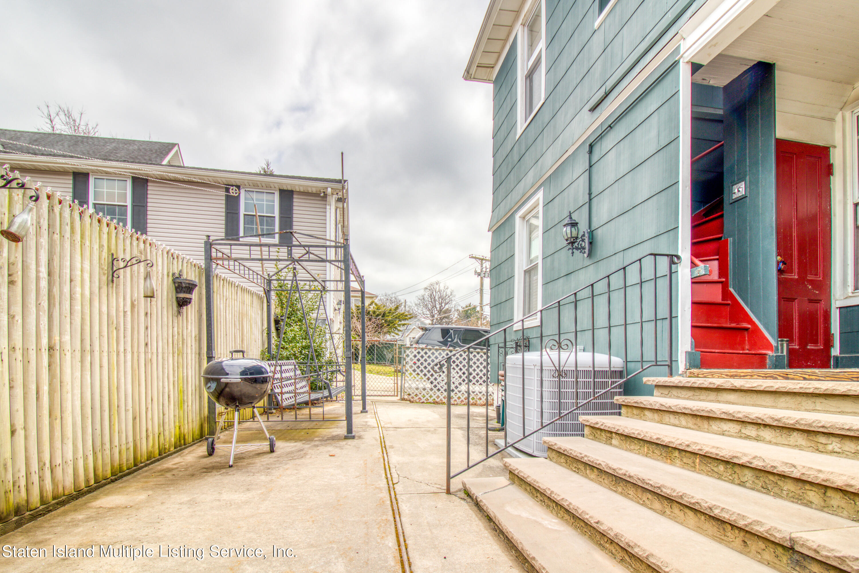 481 Clove Road Staten Island, NY 10310 - Photo 5 of 32 481 Clove Road-28