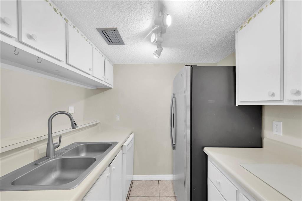 171 Medallion Boulevard, Unit F Madeira Beach, FL 33708 - Photo 9 of 30