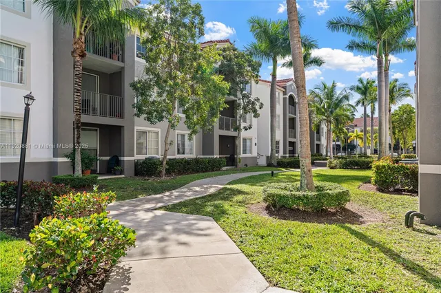 $466,000 | 6821 Southwest 44th Street, Unit 203, Miami, FL 33155