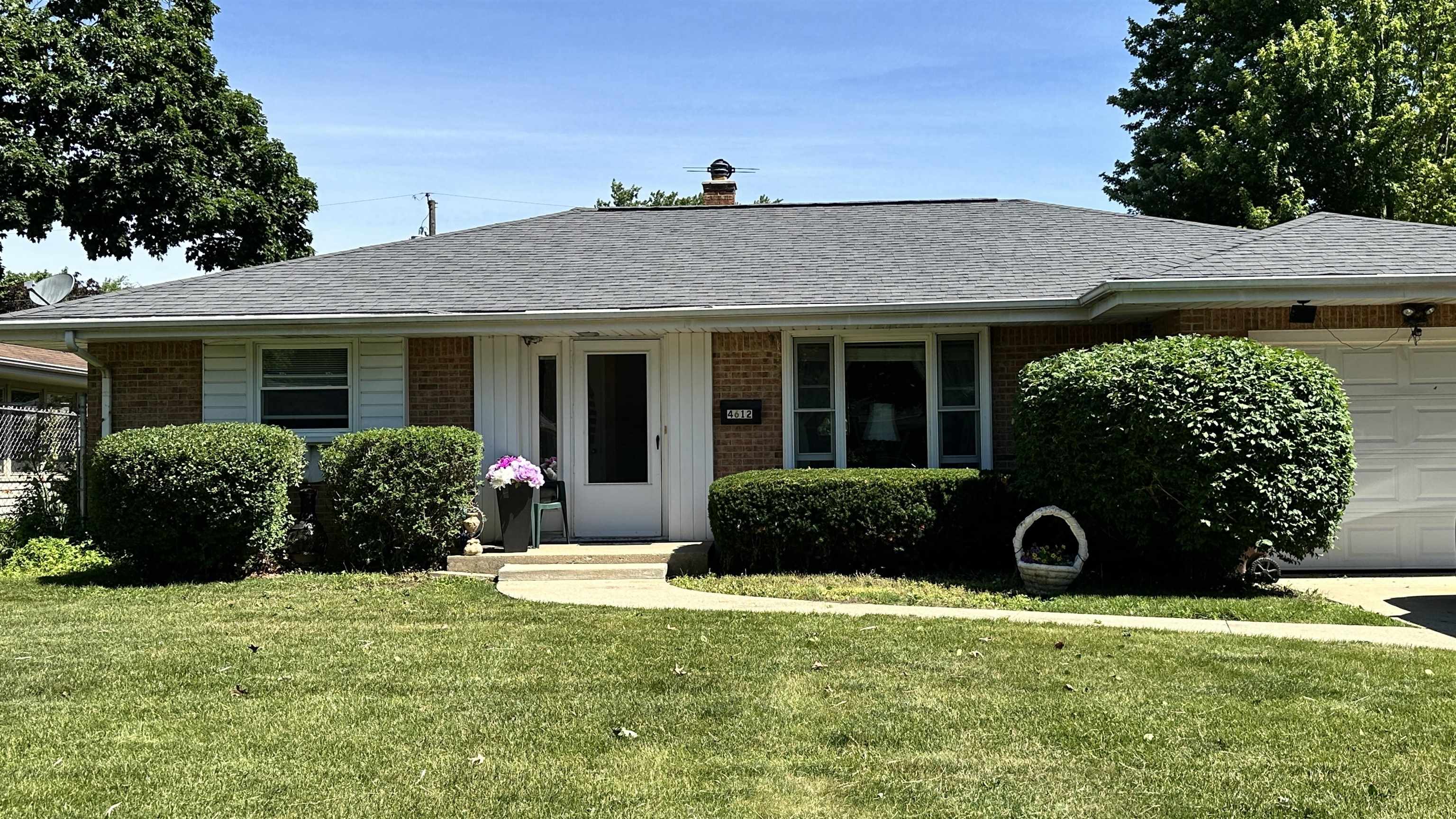 4612 Newcastle Road Rockford, IL 61108 - Photo 2 of 28