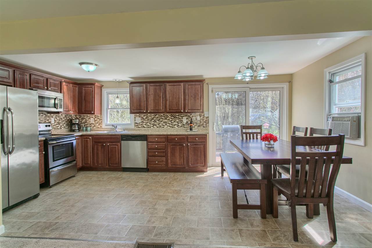 6 Heritage Road Pelham, NH 03076 - Photo 4 of 34