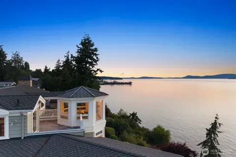 $8,900,000 | 1114 B Avenue, Anacortes, WA 98221