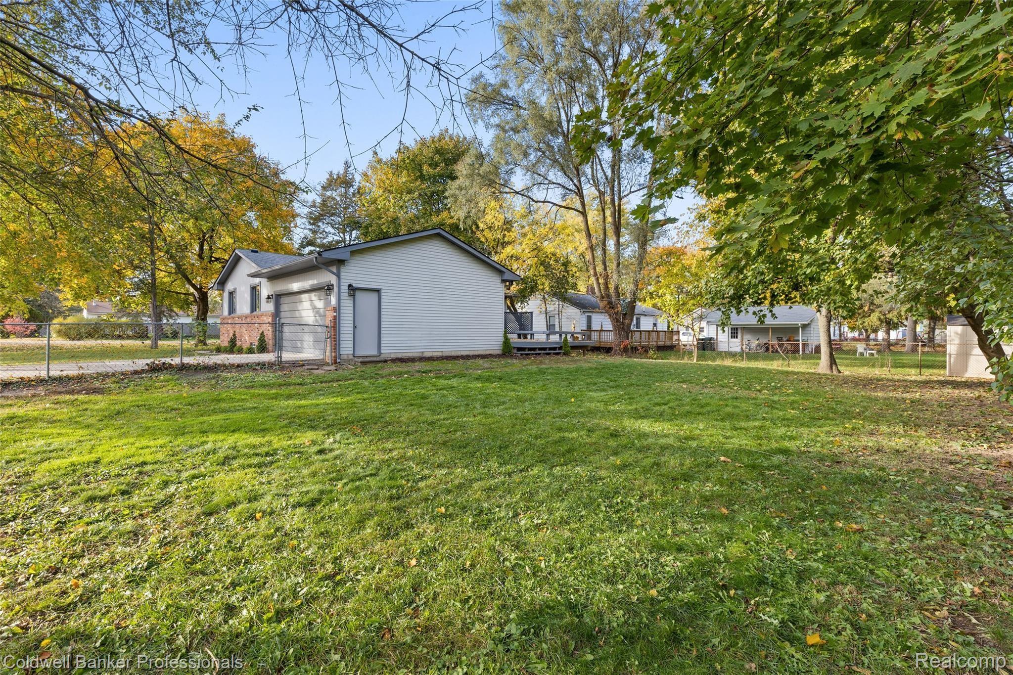 2793 Weaverton Rochester, MI 48307 - Photo 7 of 31 2793 Weaverton St-7.jpg
