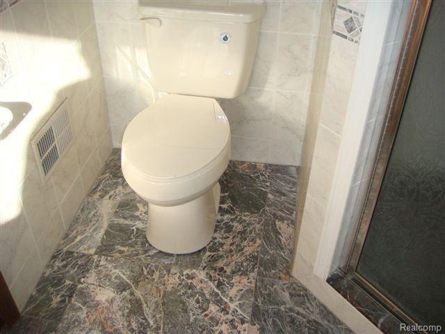 3241 Pointe Tremble Road Algonac, MI 48001 - Photo 24 of 25 DSC01007 (Small).JPG