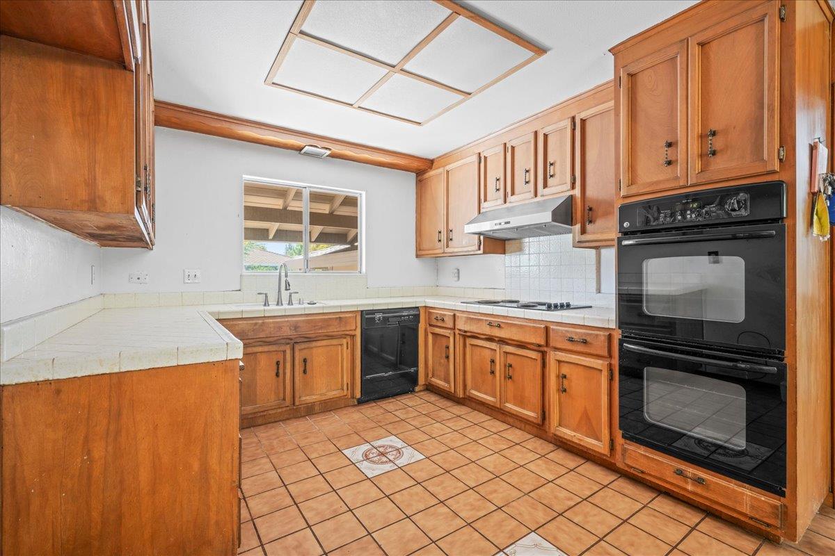 6929 Lisa Marie Way Carmichael, CA 95608 - Photo 12 of 50