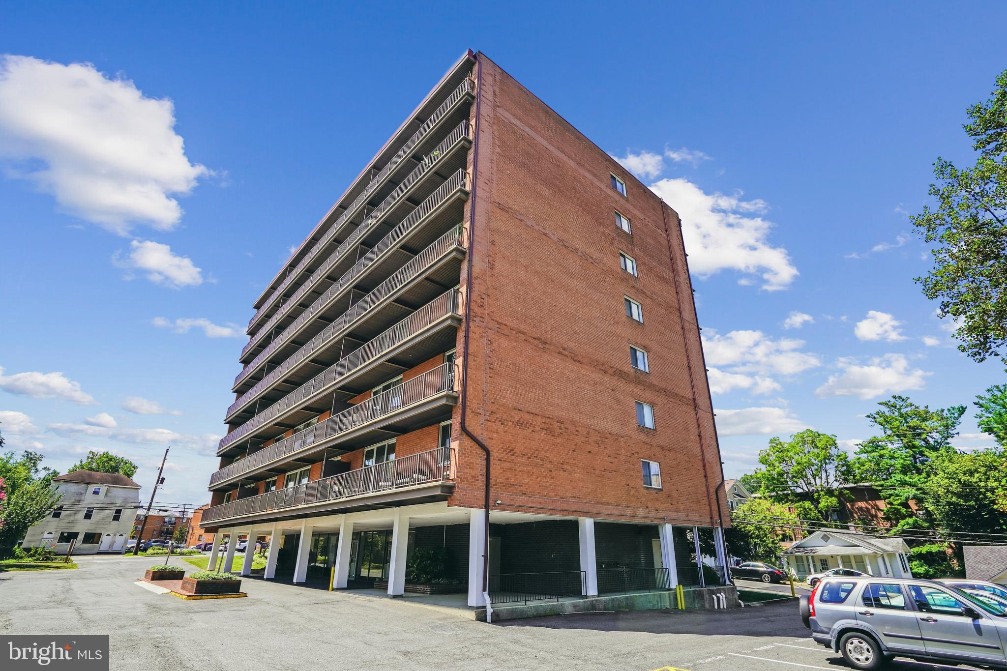 4343 Cherry Hill Road, Unit 705 Arlington, VA 22207 - Photo 39 of 41 Building has two separate entrances.