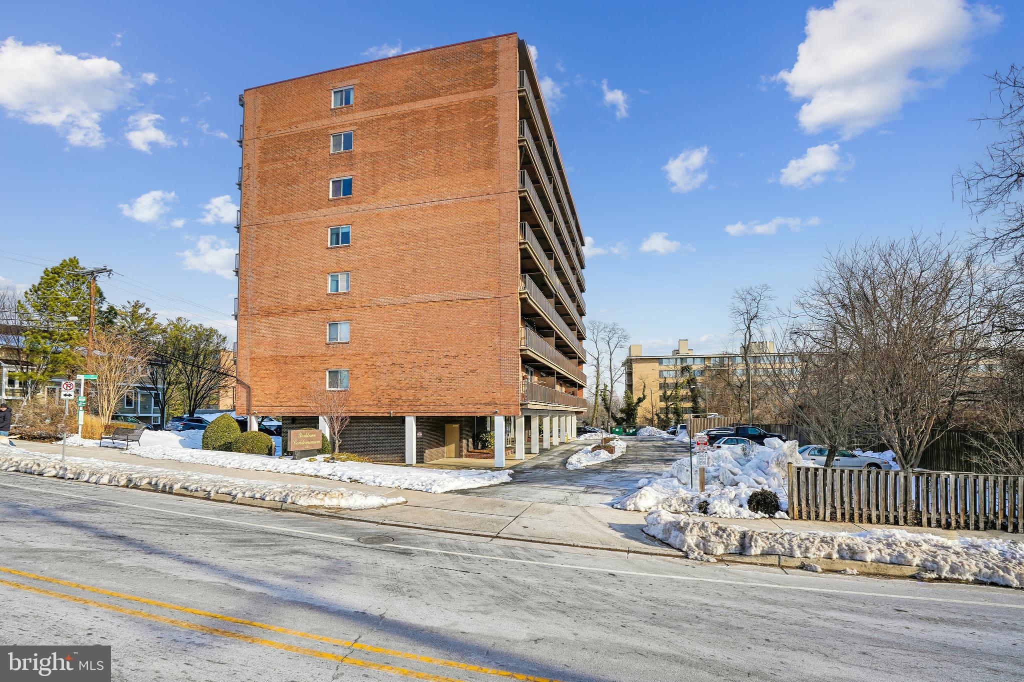 4343 Cherry Hill Road, Unit 705 Arlington, VA 22207 - Photo 9 of 41 a building exterior with the view of buildings