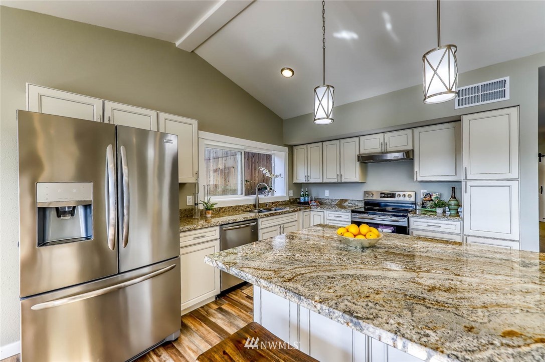 1186 Kitsap Lake Road Northwest Bremerton, WA 98312 - Photo 13 of 32