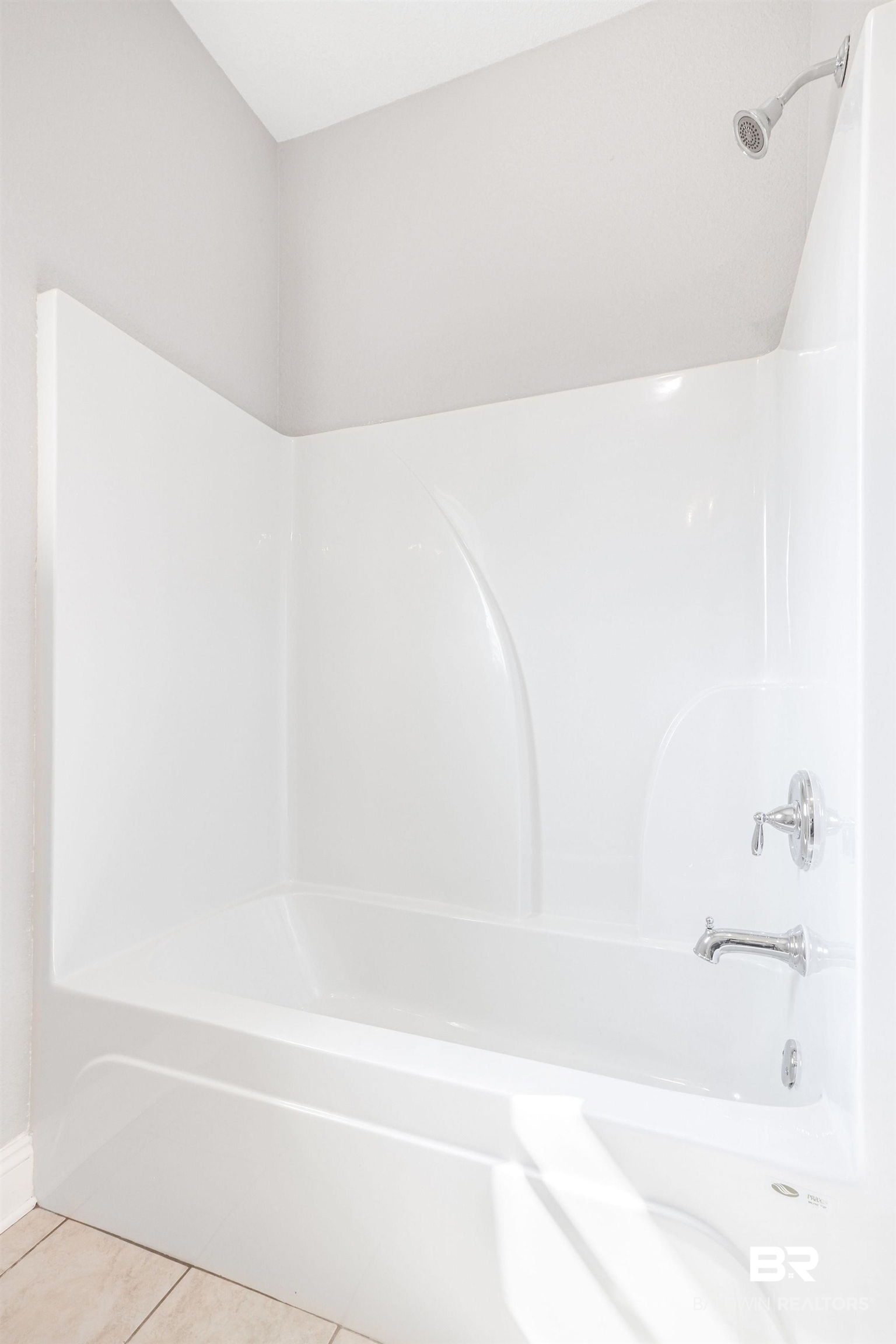 30815 Ono N Loop West Orange Beach, AL 36561 - Photo 23 of 40 This bathroom Services bedrooms 1 & 2.