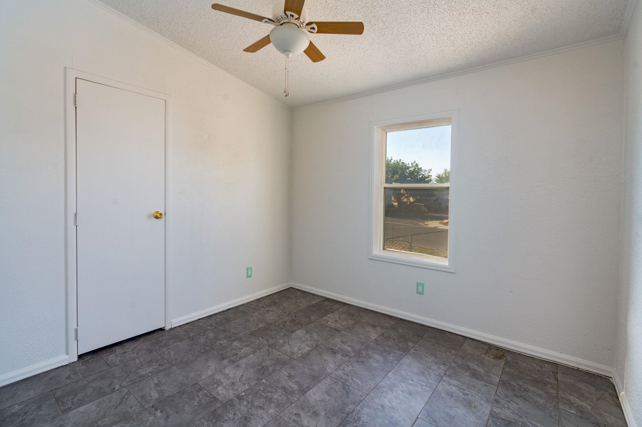 424 32 Road, Unit 284 Clifton, CO 81520 - Photo 6 of 21 an empty room with a window