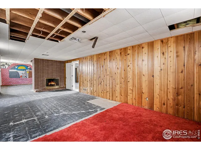 a view of an house with backyard space and garden