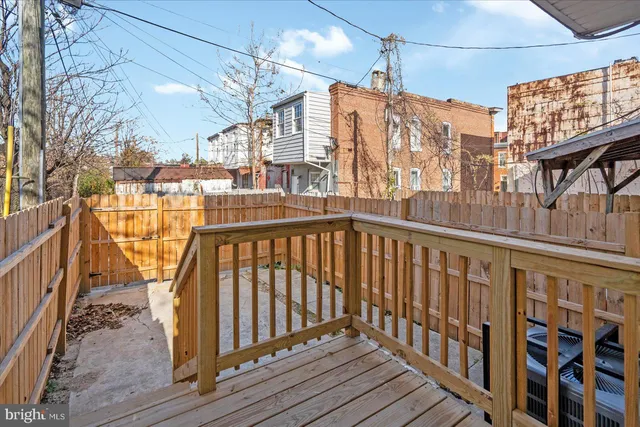 a view of a pathway of a house with wooden fence