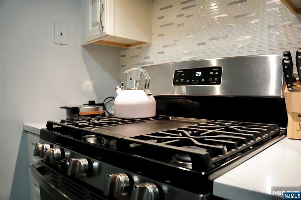 388 Poets Way Mahwah, NJ 07430 - Photo 8 of 30