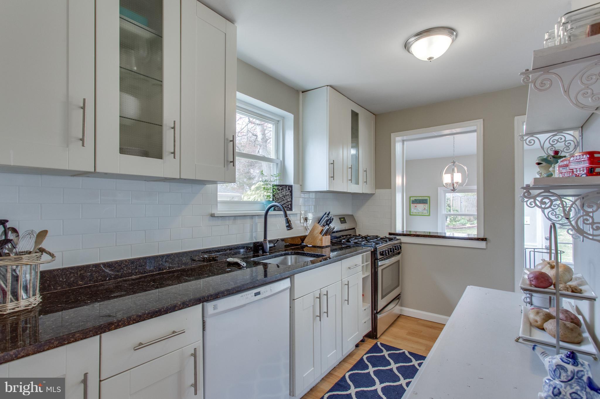 1704 Jamestown Road Alexandria, VA 22308 - Photo 2 of 29 Kitchen
