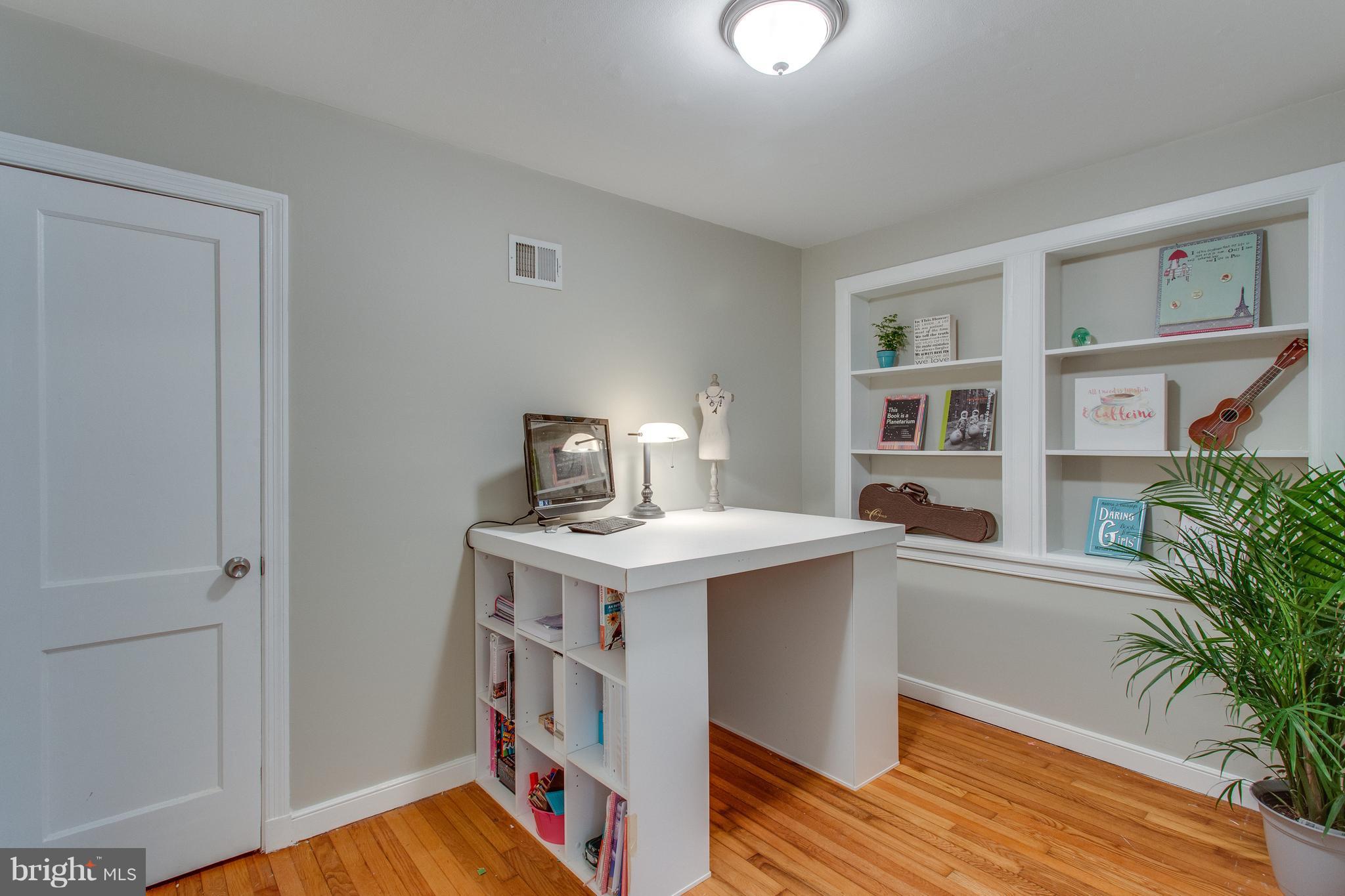 1704 Jamestown Road Alexandria, VA 22308 - Photo 19 of 29 Bedroom