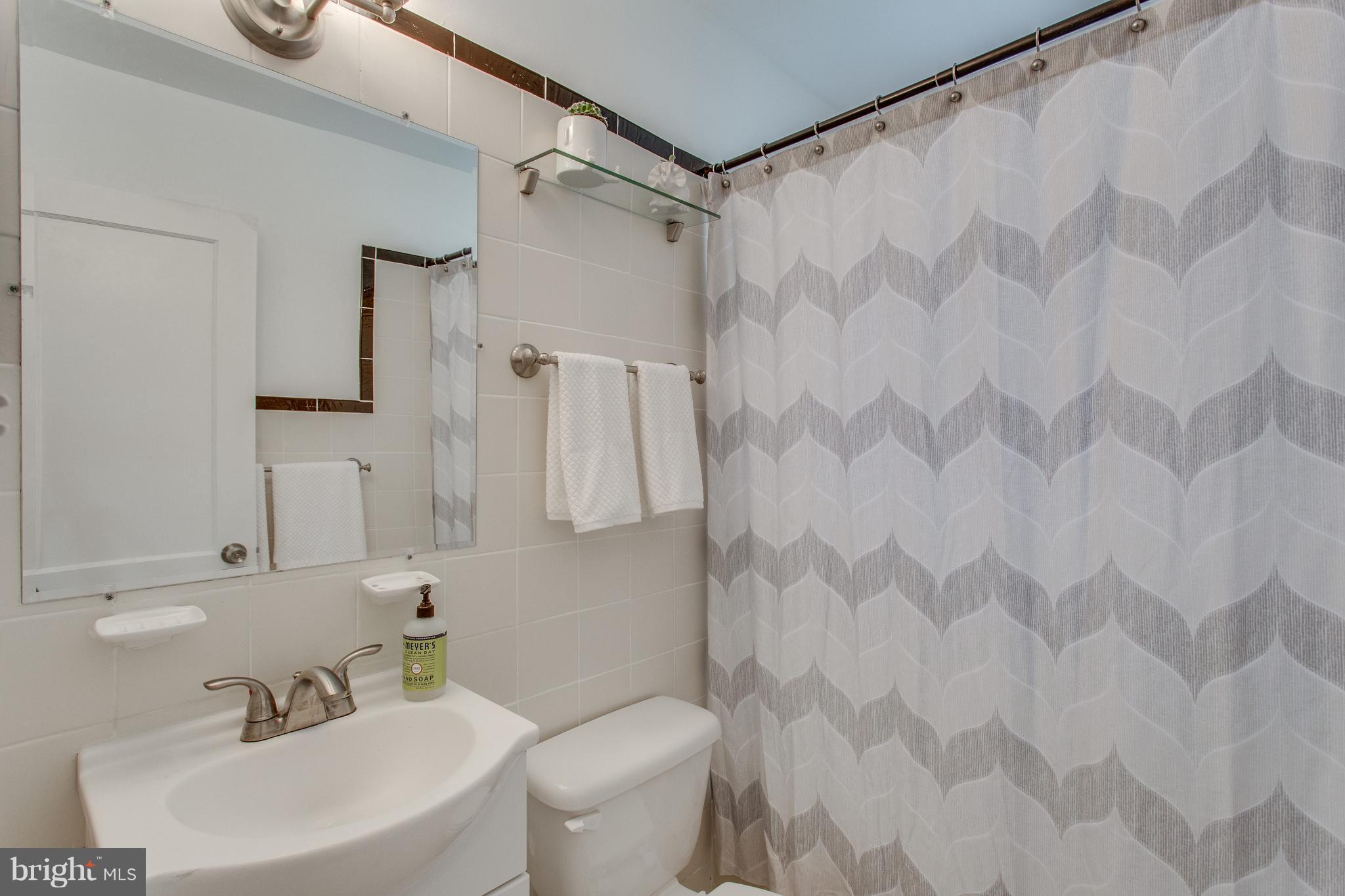 1704 Jamestown Road Alexandria, VA 22308 - Photo 20 of 29 Bath