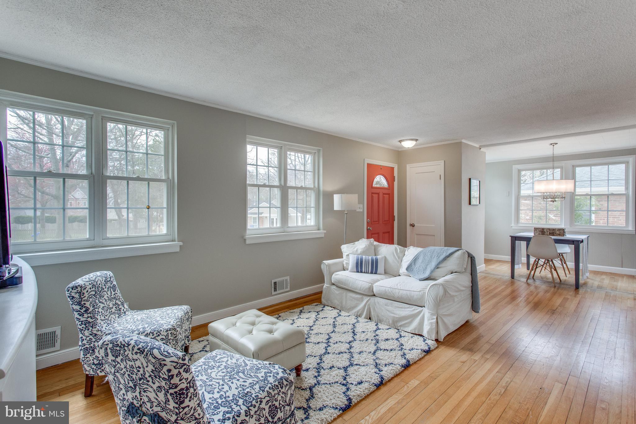 1704 Jamestown Road Alexandria, VA 22308 - Photo 8 of 29 Living Room