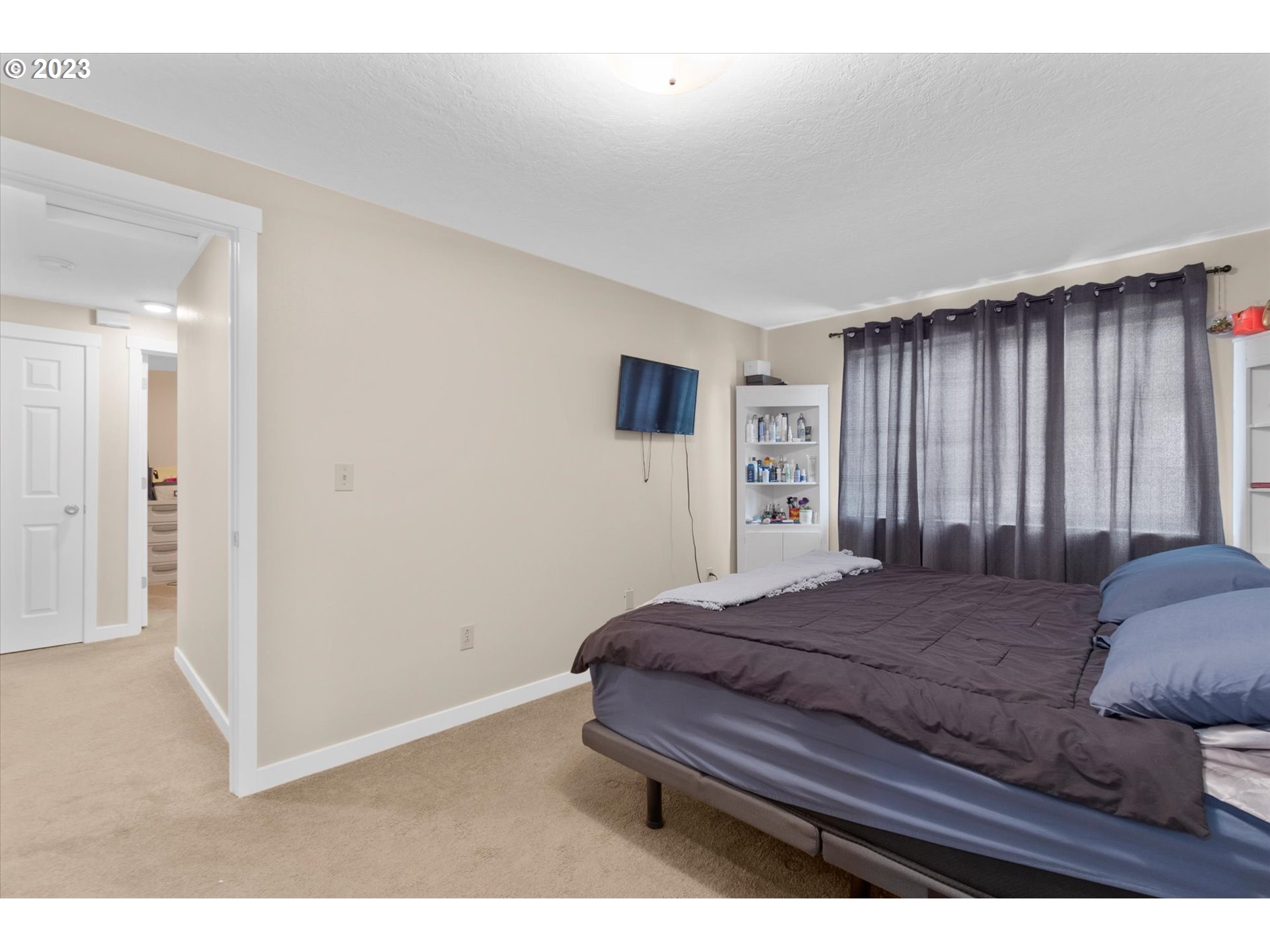 39935 Davis Street Sandy, OR 97055 - Photo 17 of 32 a bedroom with a bed and a window