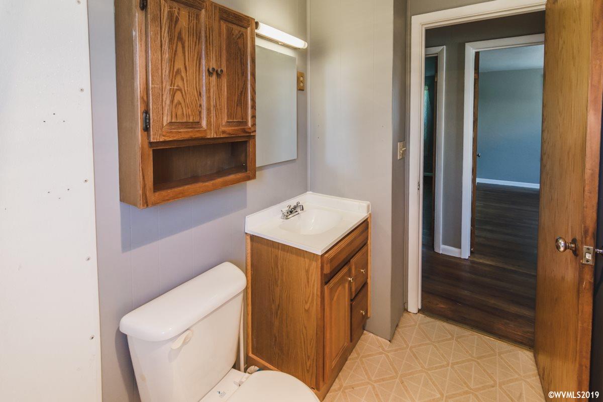 472 F Street Lebanon, OR 97355 - Photo 17 of 25