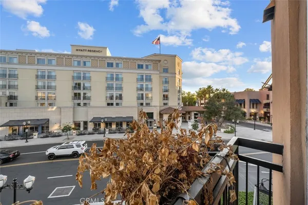 $4,900 | 24505 Town Center Drive, Unit 7307, Valencia, CA 91355