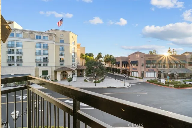 $4,900 | 24505 Town Center Drive, Unit 7307, Valencia, CA 91355