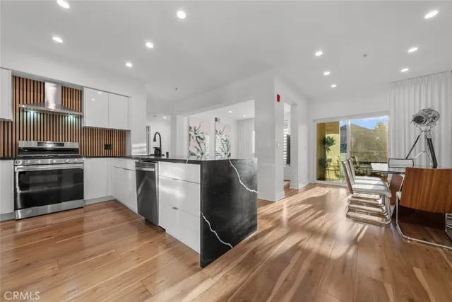 $4,900 | 24505 Town Center Drive, Unit 7307, Valencia, CA 91355