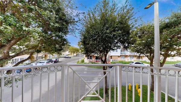 $2,775 | 8980 West Flagler Street, Unit 201, Miami, FL 33174