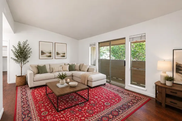 $1,300 | 1915 Augusta Drive, Unit 53, Houston, TX 77057